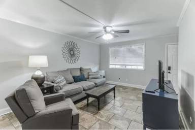 Main picture of 2502 Redwood Ct
