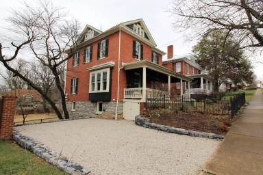 Main picture of 320 Franklin St