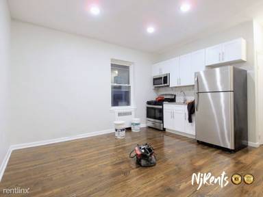 Main picture of 824 Avenue C