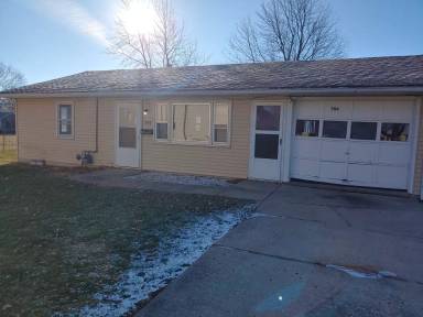 Main picture of 704 E Cedar Ln