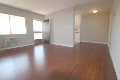 Main picture of 5853 Greenleaf Ave