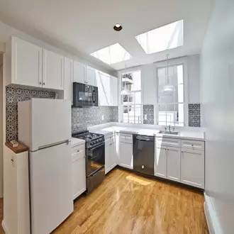 Main picture of 402 E 76th St