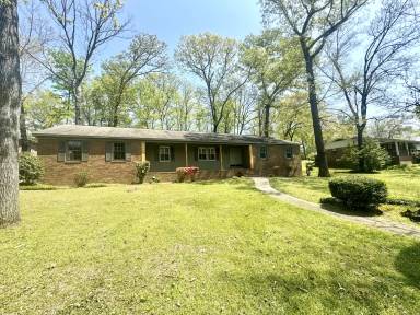 Main picture of 1001 Caswell Dr