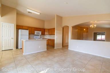 Main picture of 3331 W La Salle St