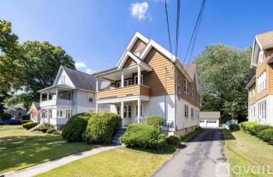 Main picture of 73 Buell St