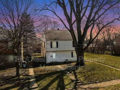 Main picture of 90 N Waverly St