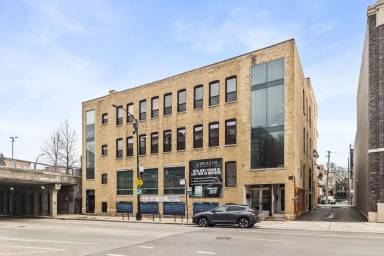 Main picture of 1755 N Damen Ave