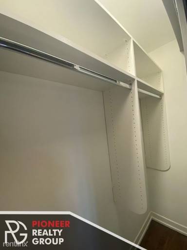 Main picture of 5536 N Sheridan Rd