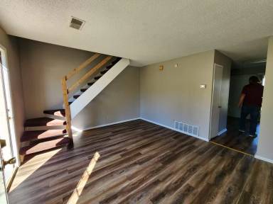 Main picture of 341 Park Dr