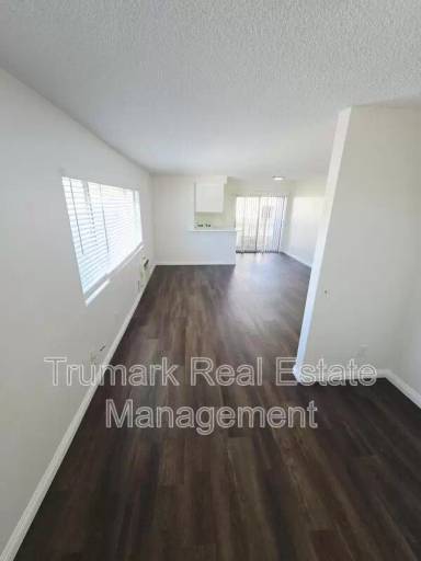 Main picture of 1005 E Garfield Ave