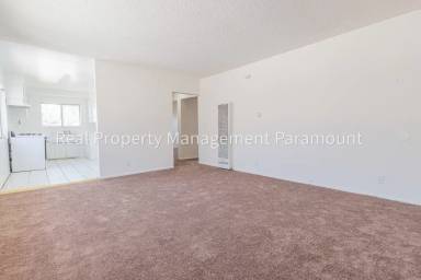 Main picture of 10819 S Broadway
