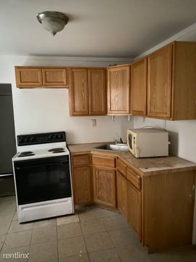 Main picture of 3271 Joyce St