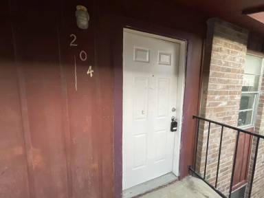 Main picture of 1400 Clamp Ave