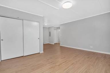 Main picture of 315 W Kimbell Ave