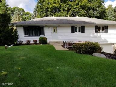 Main picture of W278N1929 Lakeview Dr