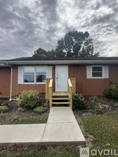 Main picture of 185 Lois Dr