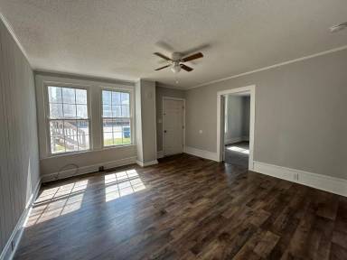 Main picture of 309 E Bay St