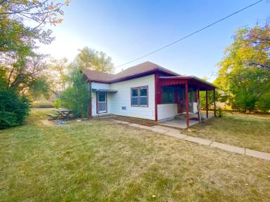 Main picture of 551 East St