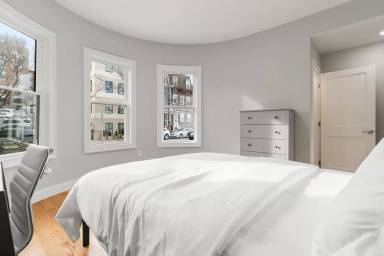 Main picture of 36 Emerson
