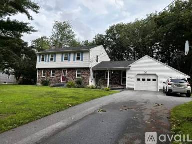 Main picture of 15 Old Farm Rd