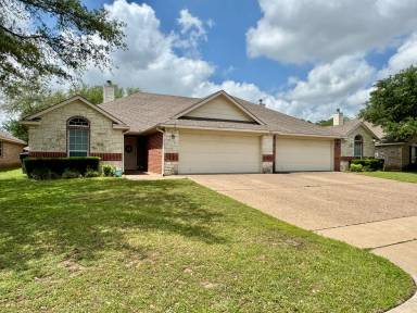 Main picture of 304 Chapel Trail Cir