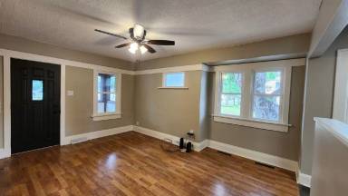 Main picture of 103 31st Ave N