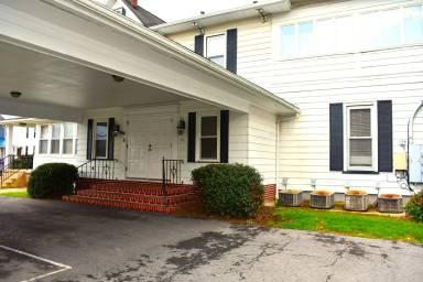 Main picture of 109 W Church St