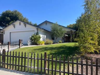 Main picture of 80 Julie Ln