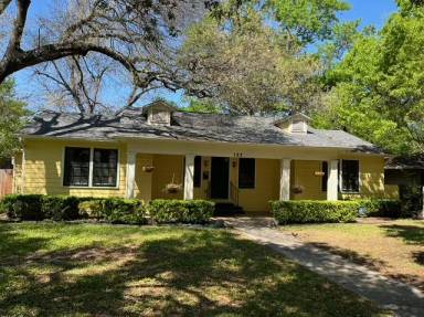Main picture of 137 Schreiner Pl