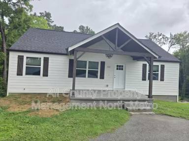Main picture of 545 Lakeview Dr