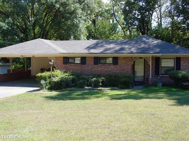 Main picture of 909 Booth Dr