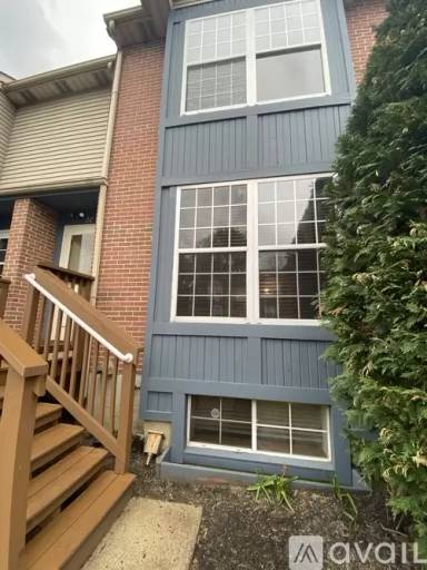 Main picture of 7923 Ridge Ave