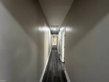 Main picture of 740 W 36th St