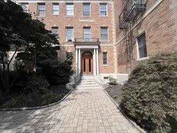 Main picture of 856 Massachusetts Ave