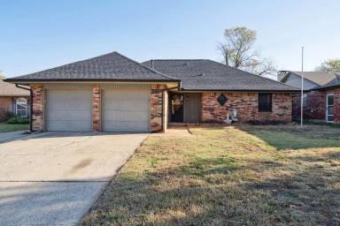 Main picture of 805 Arlington Dr