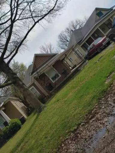 Main picture of 718 E 8th St
