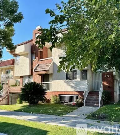 Main picture of 431 W Lexington Dr