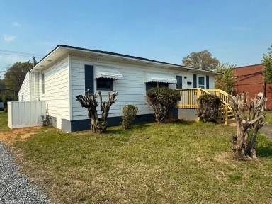 Main picture of 242 Cherry Rd S