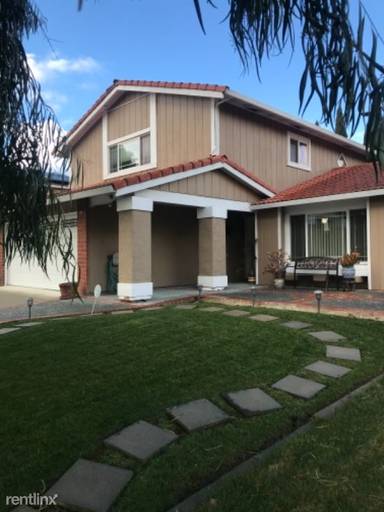 Main picture of 32684 Shaver Lake St