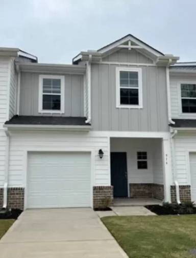 Main picture of 916 Yarn Way