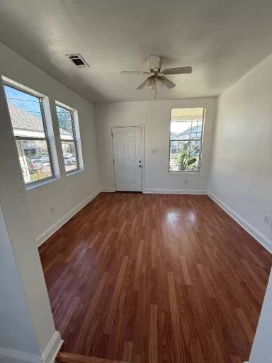 Main picture of 5906 Marigny St