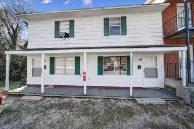 Main picture of 111 Saluda St
