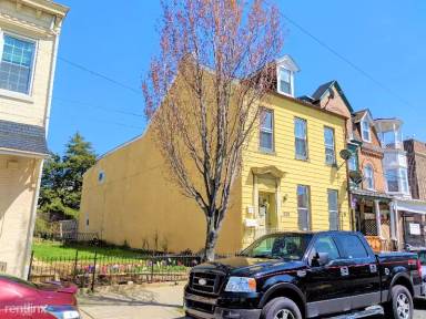 Main picture of 203 N 2nd St