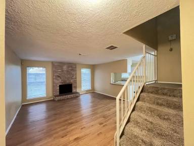 Main picture of 18526 Lippizaner Dr