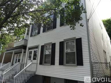 Main picture of 688 State St