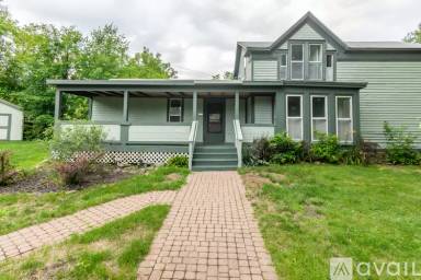 Main picture of 4915 Broadway St