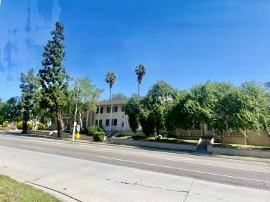 Main picture of 8302 Crenshaw Blvd
