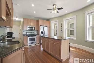 Main picture of 1098 Bennington St