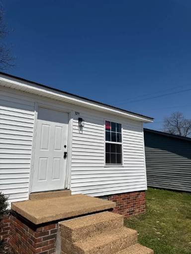Main picture of 129 E Jefferson St