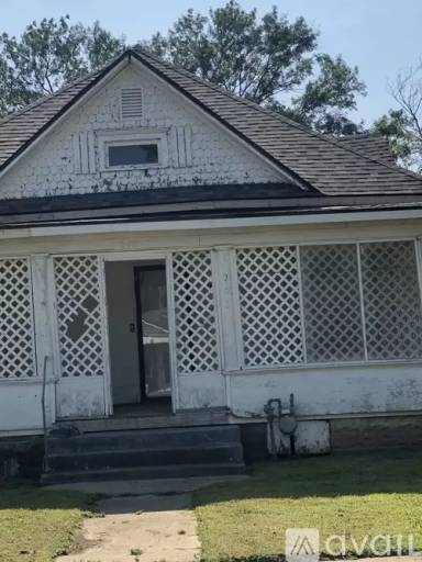 Main picture of 203 S Wilson Ave